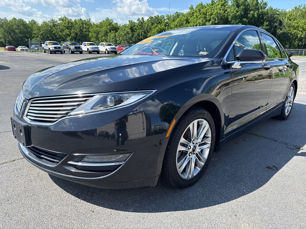 Used 2013 Lincoln MKZ FWD image 2