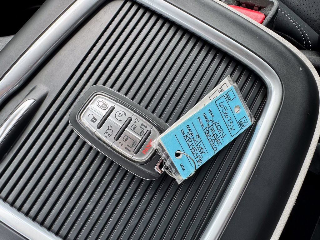 Used 2024 Chrysler Pacifica Touring-L FWD image 43