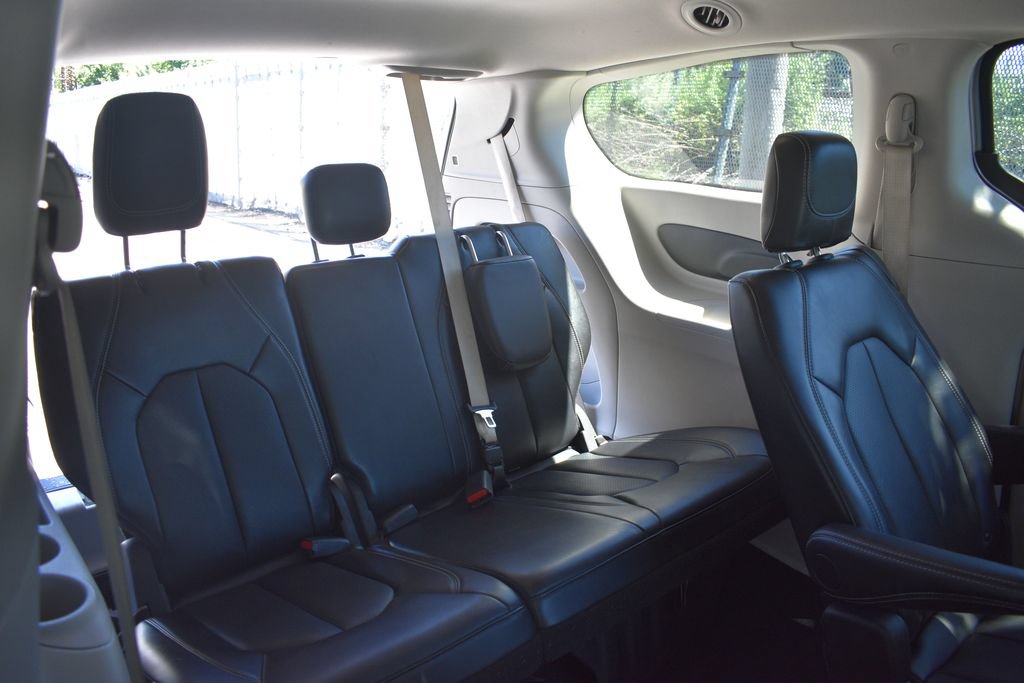 Used 2024 Chrysler Pacifica Touring-L FWD image 29