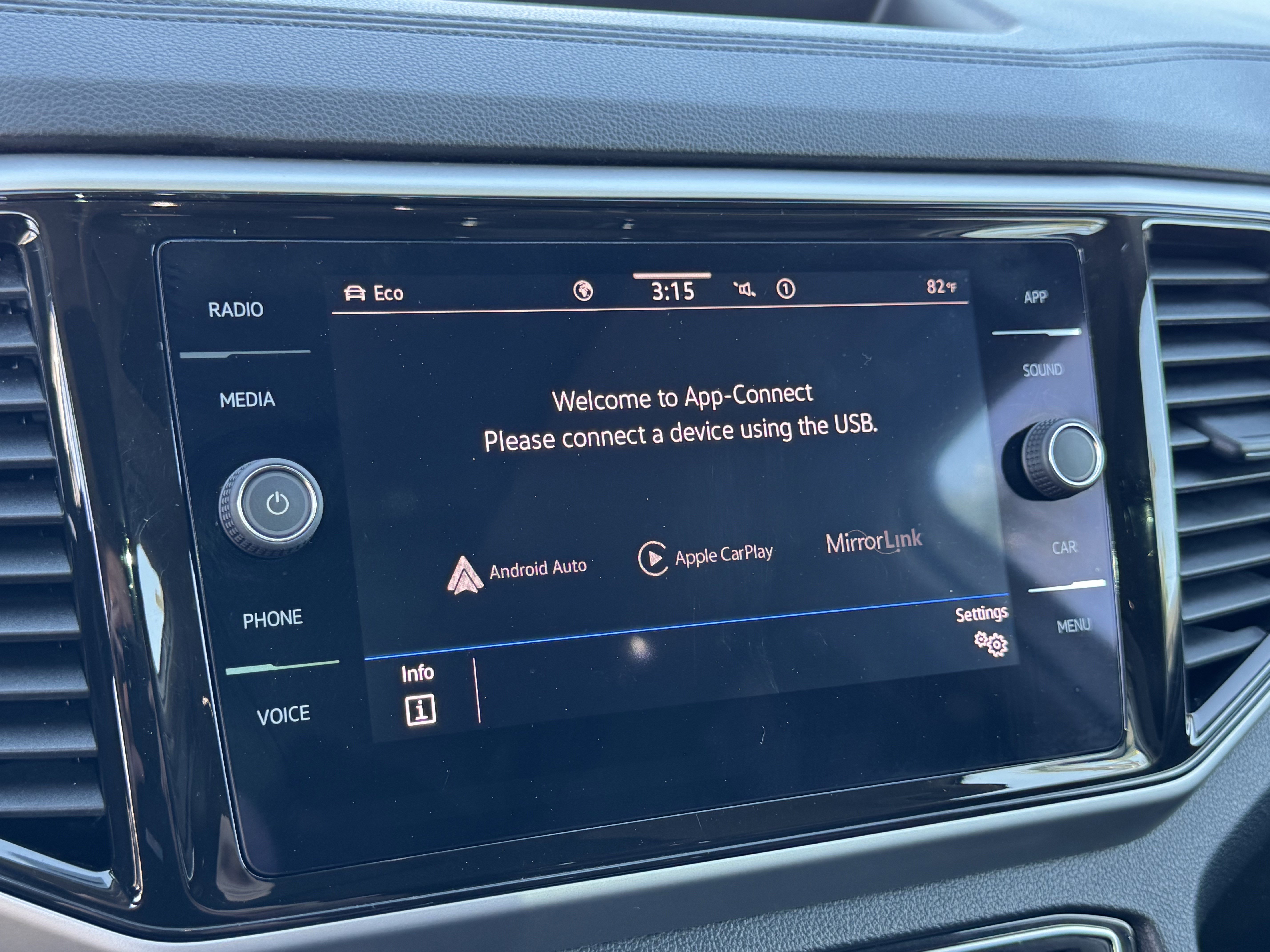 Used 2022 Volkswagen Atlas SE image 26