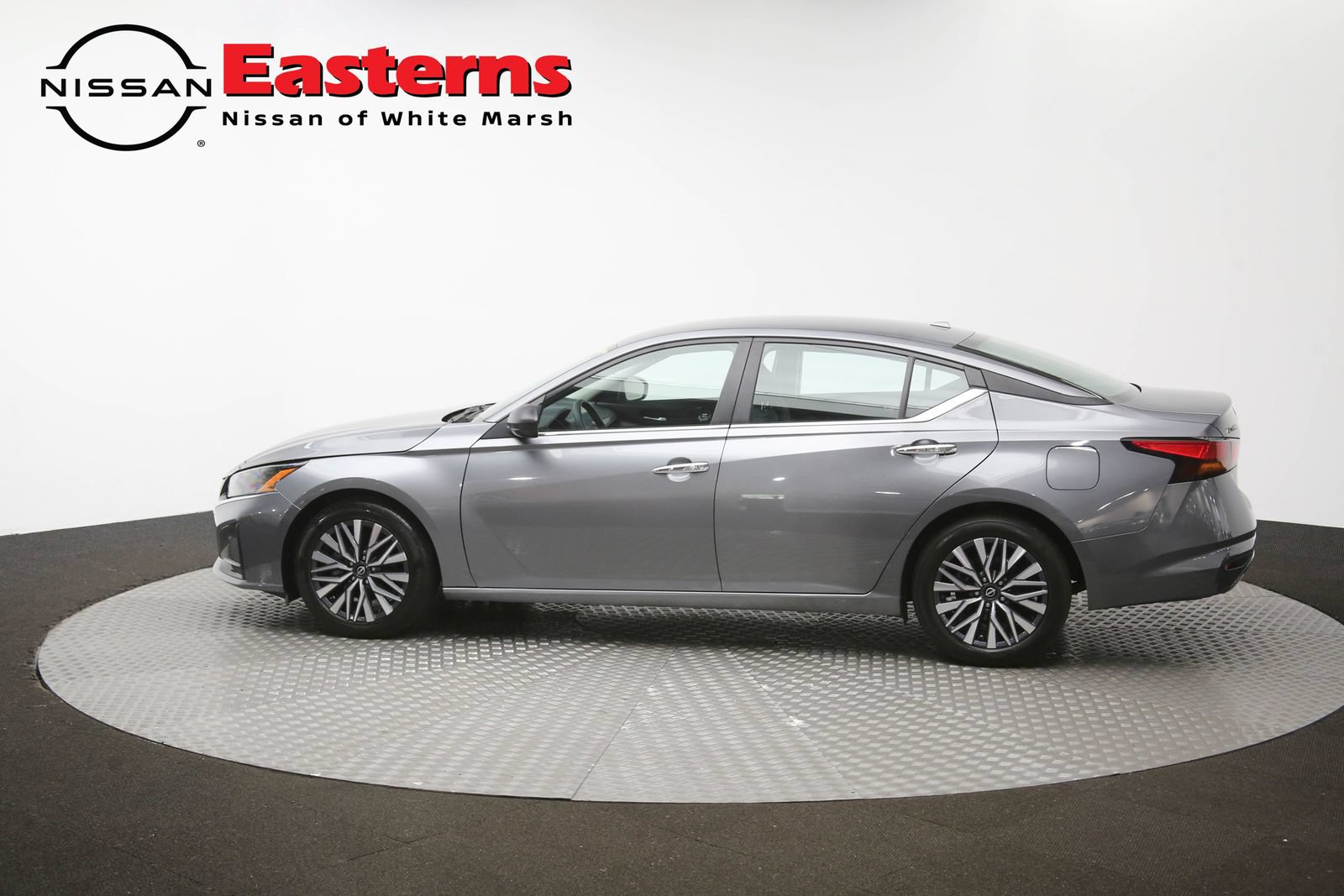 Used 2025 Nissan Altima 2.5 SV FWD image 59