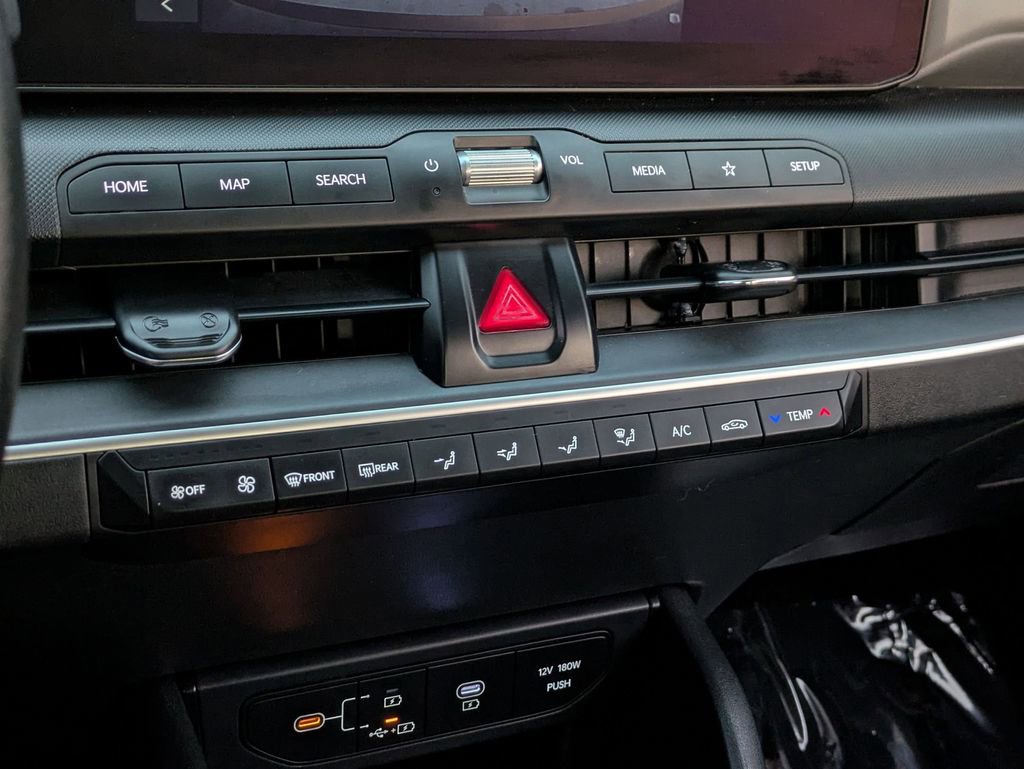 Used 2025 Kia K4 LXS image 17