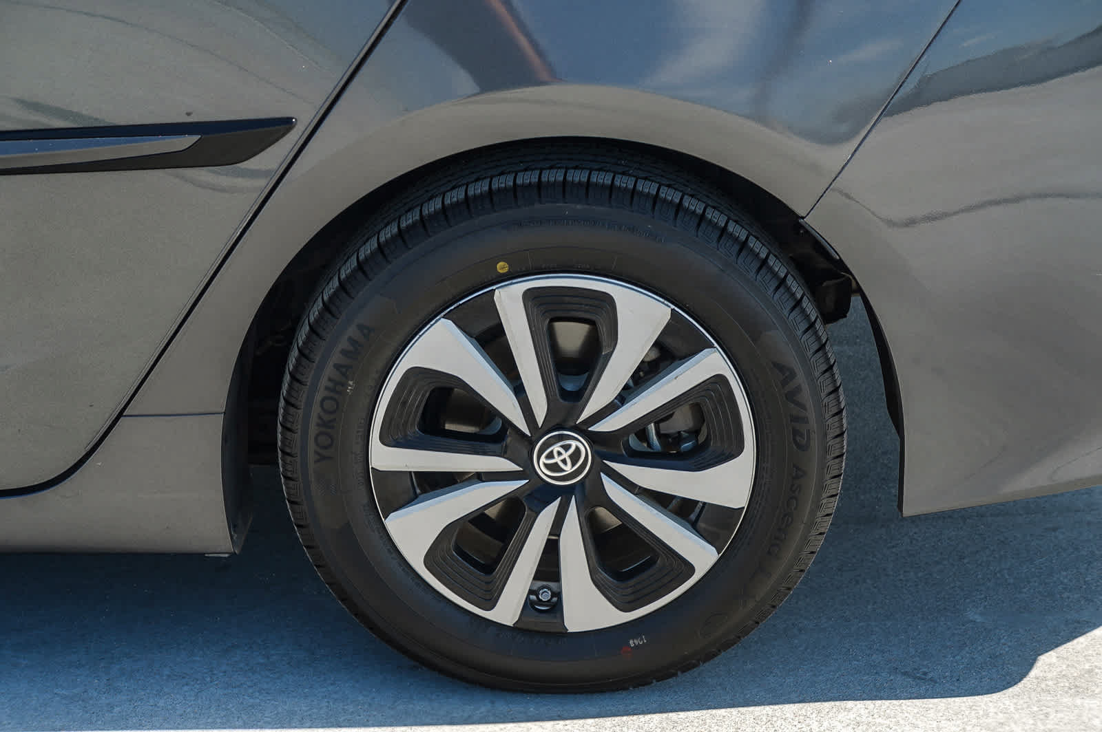 Certified 2021 Toyota Prius Prime XLE w/ Carpet Mat Package (TMS) FWD image 42