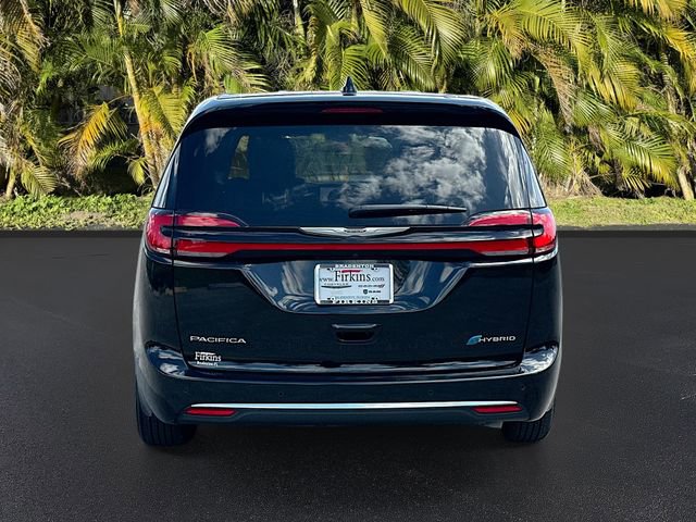 Used 2025 Chrysler Pacifica Select w/ Uconnect Theater Family Group FWD image 6