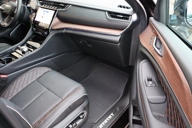 New 2025 Jeep Grand Cherokee Summit w/ Obsidian Package image 47
