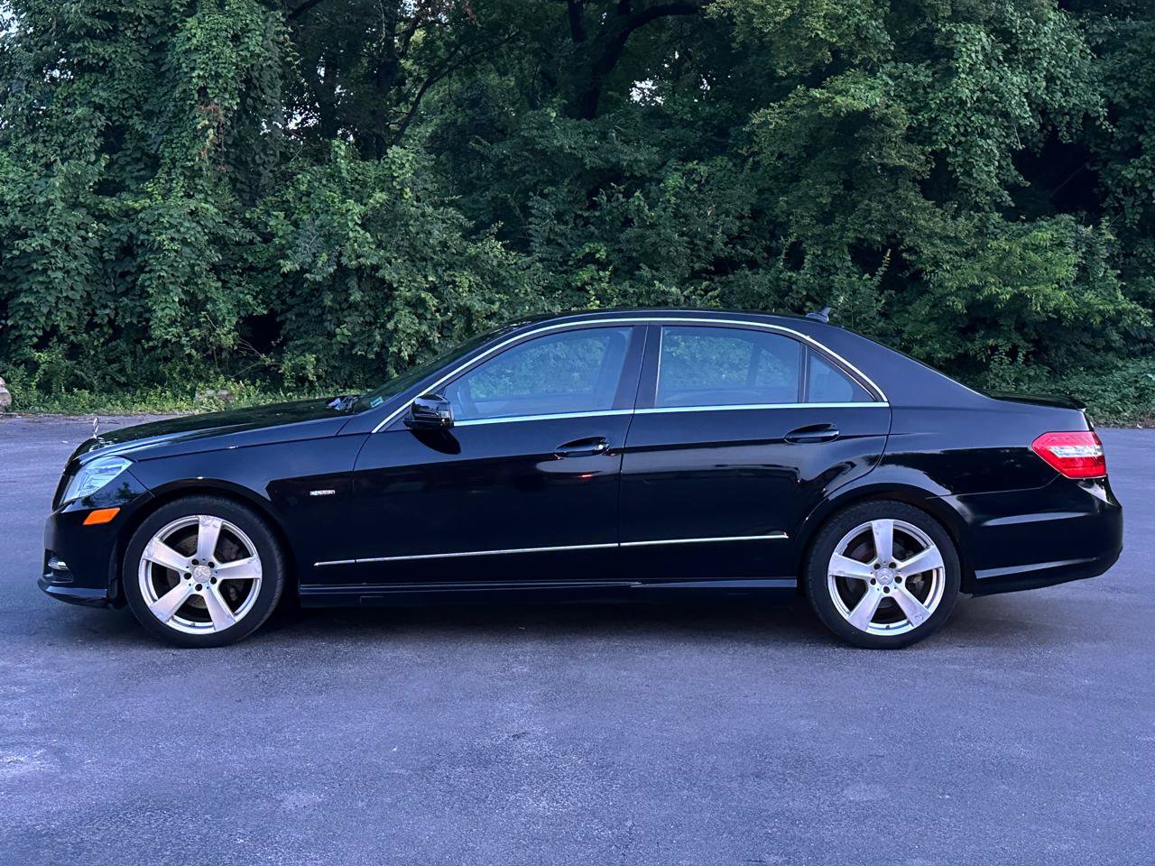 Used 2012 Mercedes-Benz E 350 4MATIC Sedan image 7