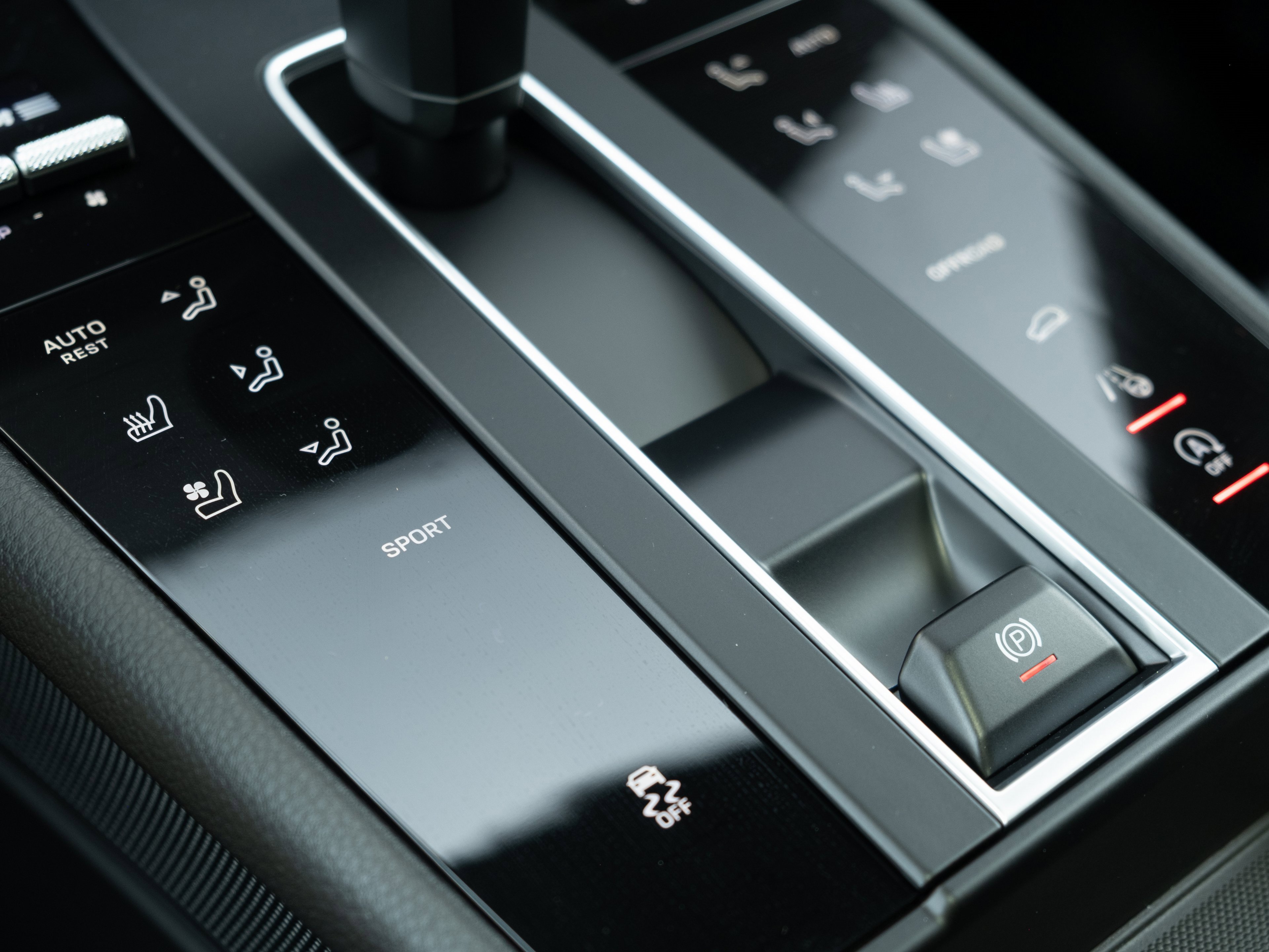 Certified 2025 Porsche Macan image 24