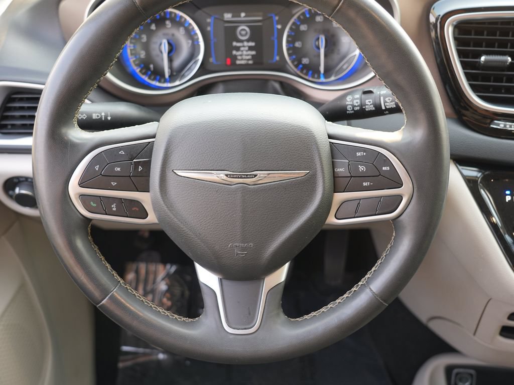 Used 2022 Chrysler Voyager LX FWD image 23