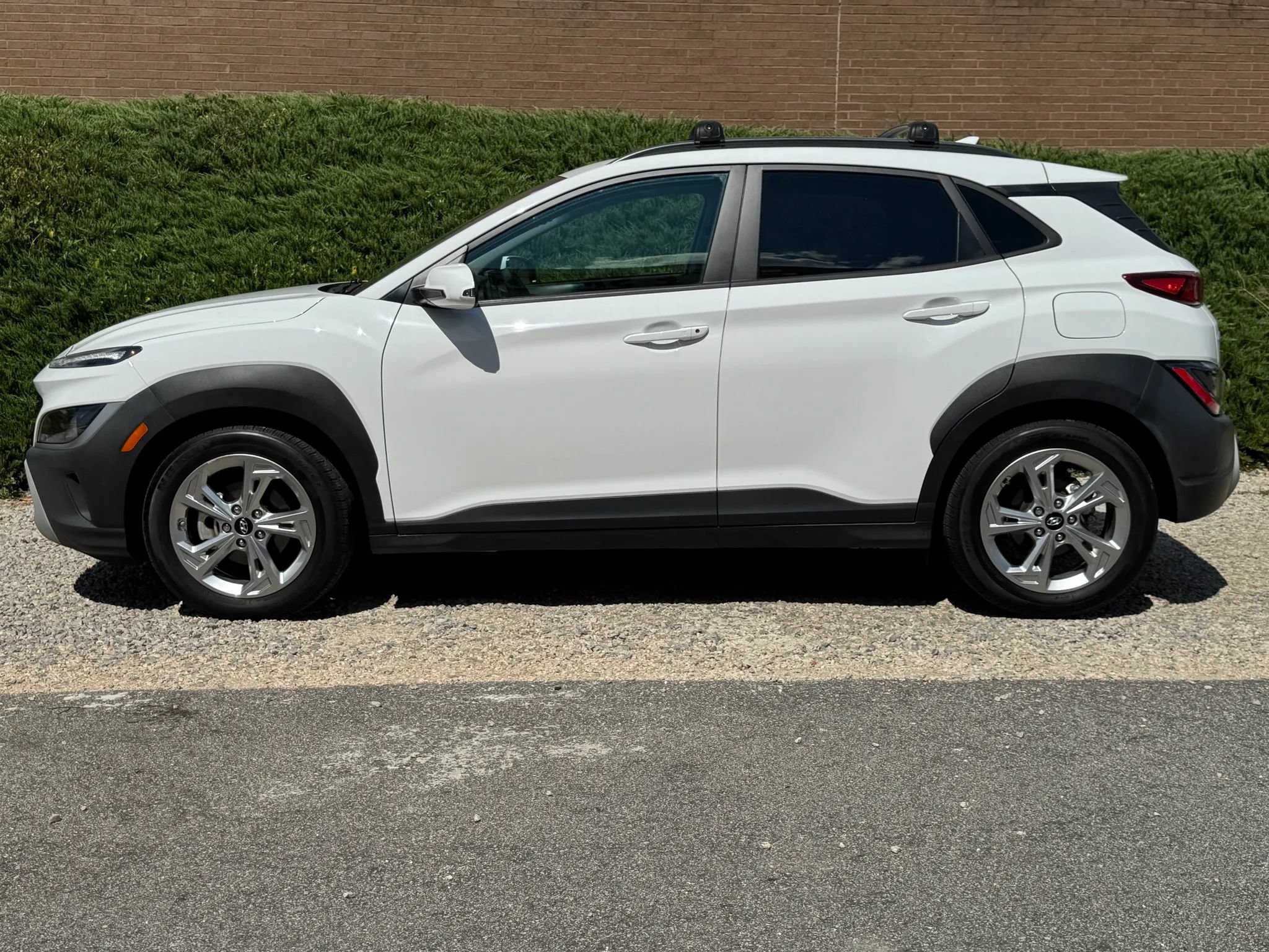 Used 2022 Hyundai Kona SEL w/ Convenience Package FWD image 3