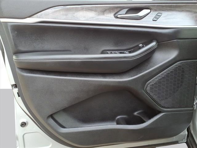 Used 2023 Jeep Grand Cherokee Limited image 10