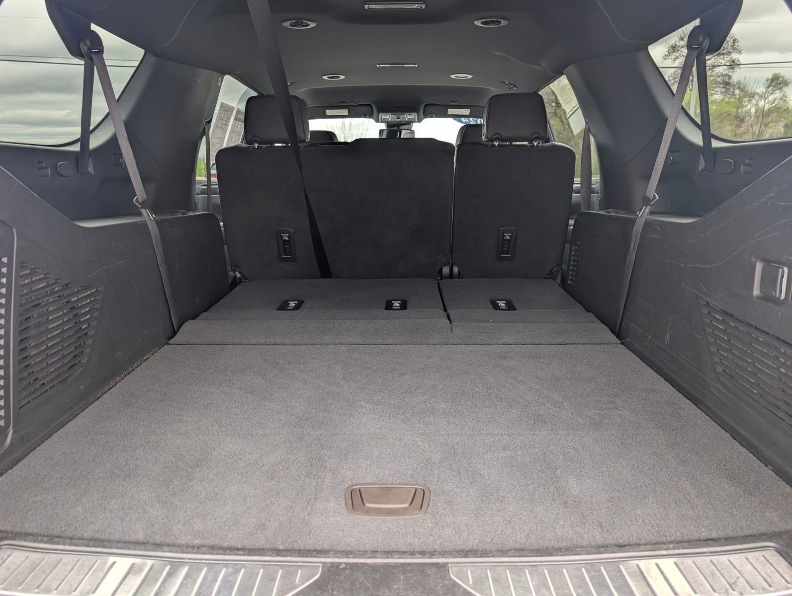 Used 2024 Chevrolet Suburban Premier AWD/4WD image 35