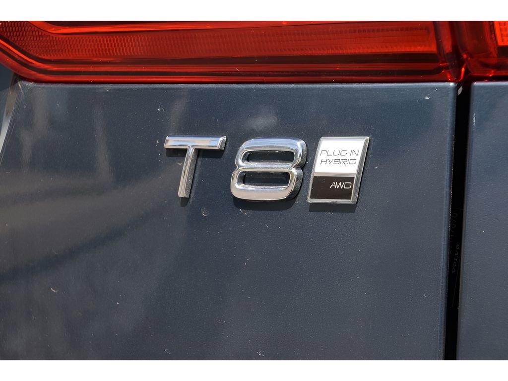 Certified 2025 Volvo XC60 T8 Plus w/ Protection Package Premier image 24