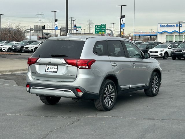Used 2019 Mitsubishi Outlander SE image 3