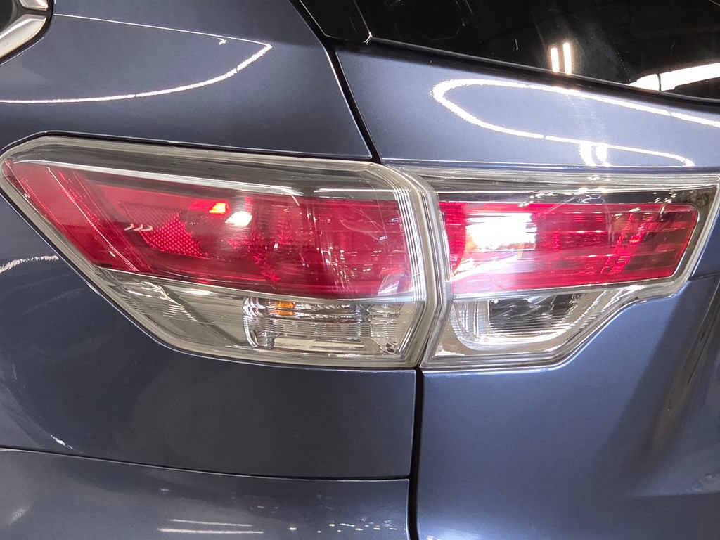 Used 2015 Toyota Highlander Limited AWD/4WD image 15