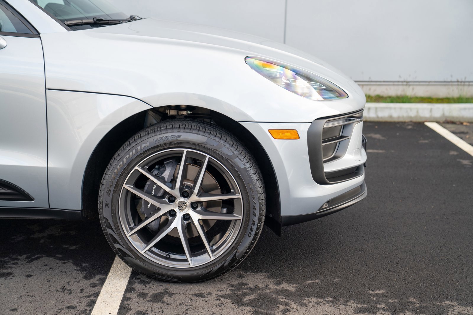 Certified 2025 Porsche Macan image 9