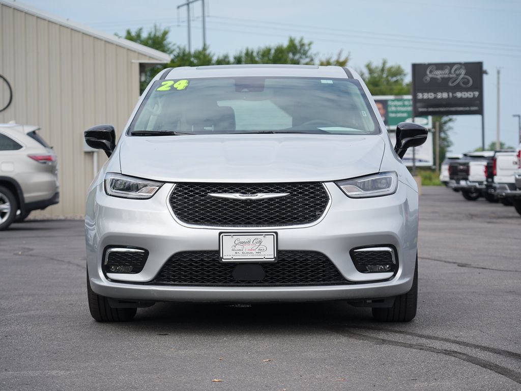 Used 2024 Chrysler Pacifica Limited FWD image 8