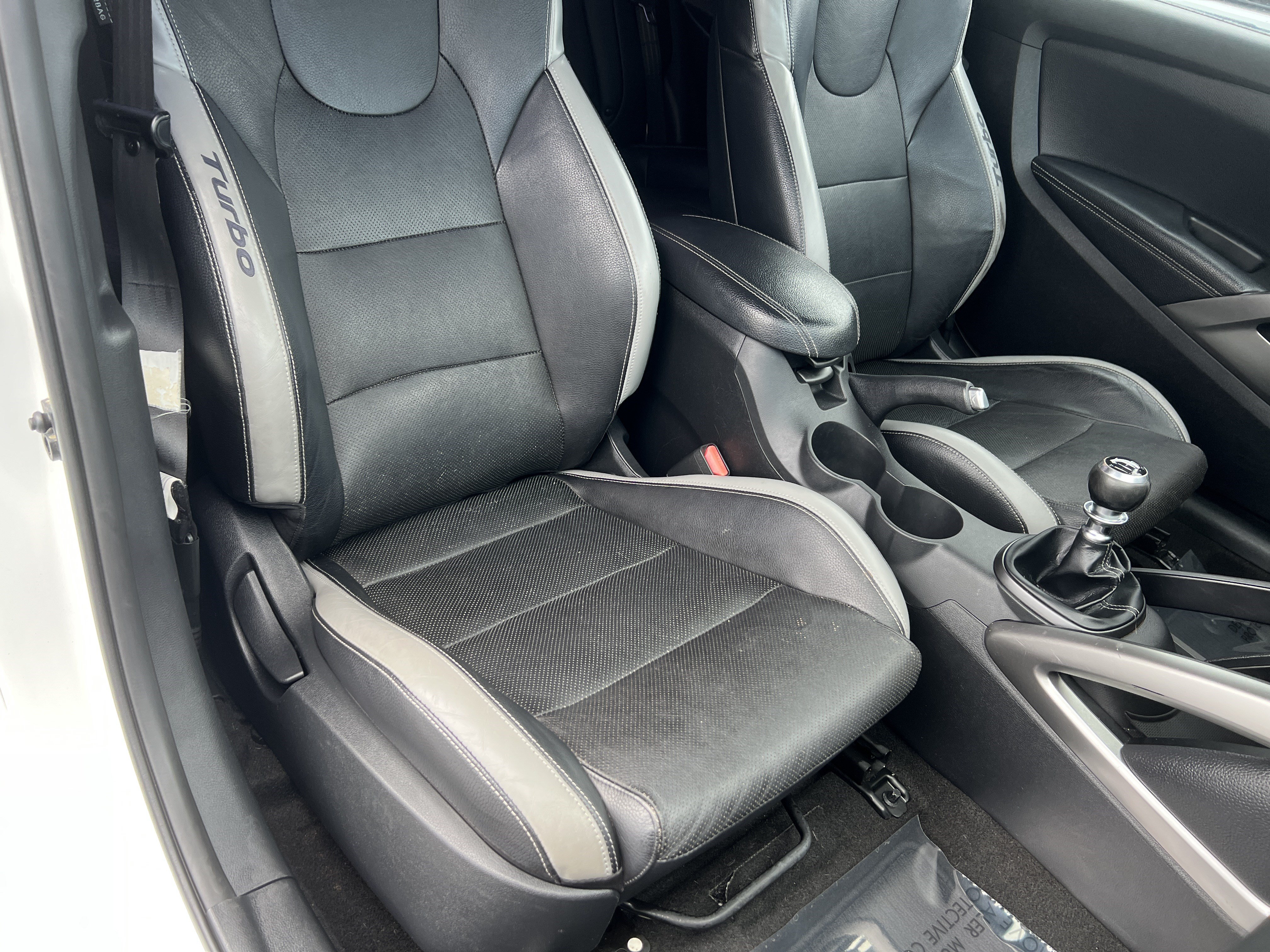 Used 2016 Hyundai Veloster Turbo FWD image 23
