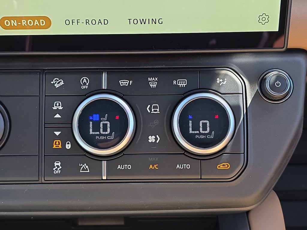 New 2026 Land Rover Defender 110 X-Dynamic SE image 23