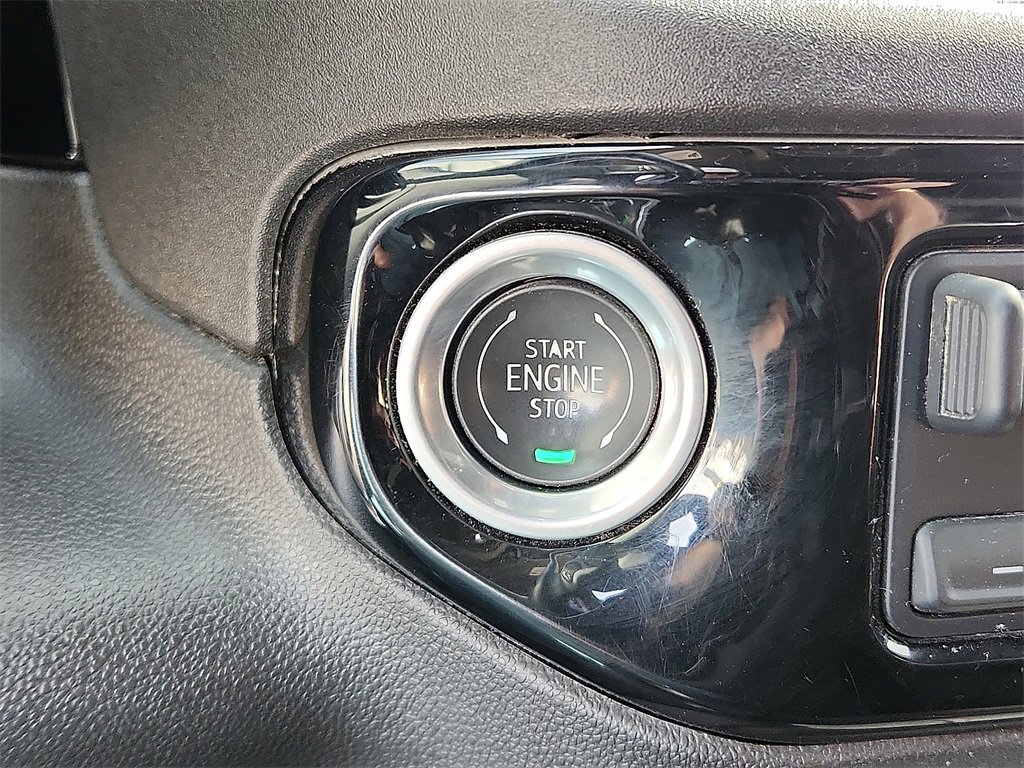 Used 2024 Chevrolet Silverado 2500 LT w/ Convenience Package image 21