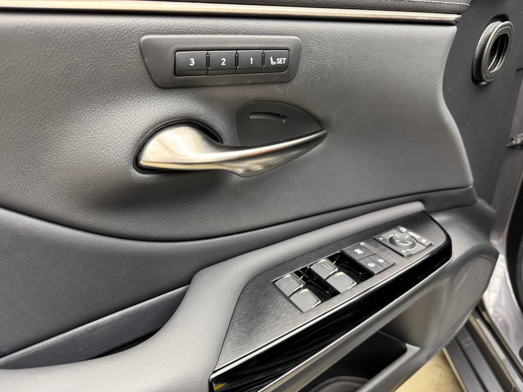 Used 2023 Lexus ES 350 w/ Premium Package FWD image 11