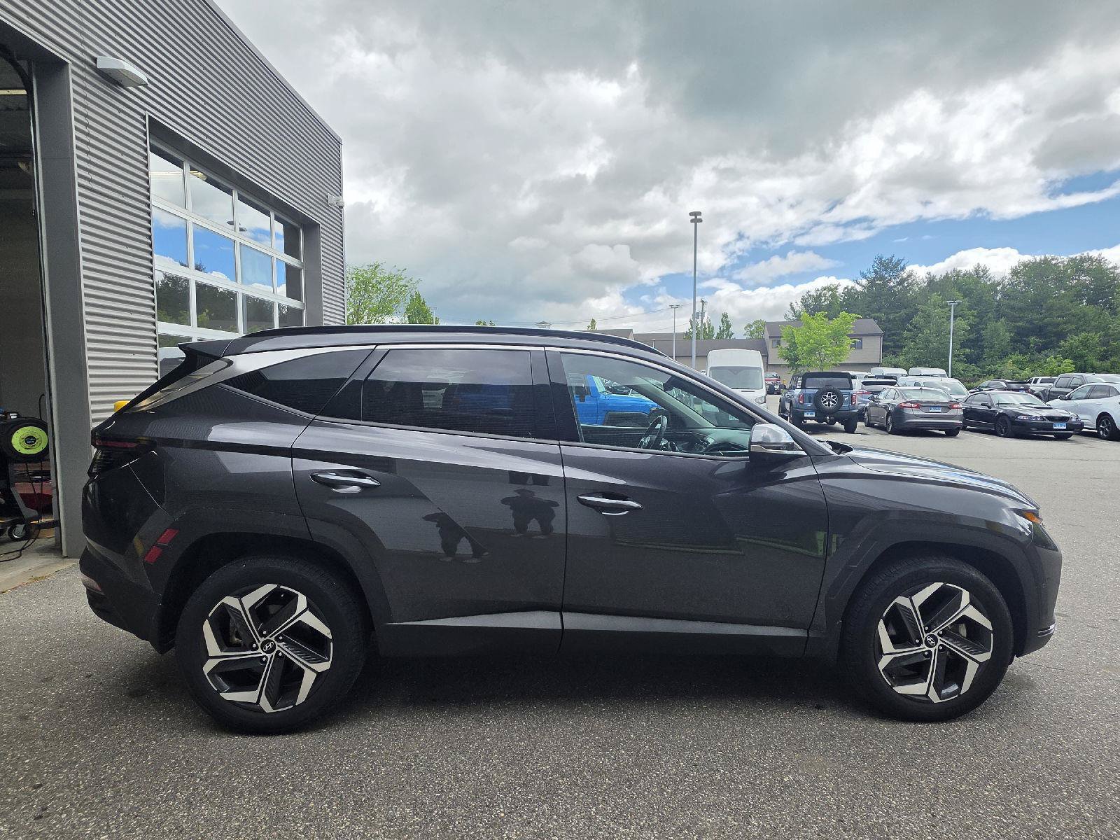 Used 2023 Hyundai Tucson Limited AWD/4WD image 2