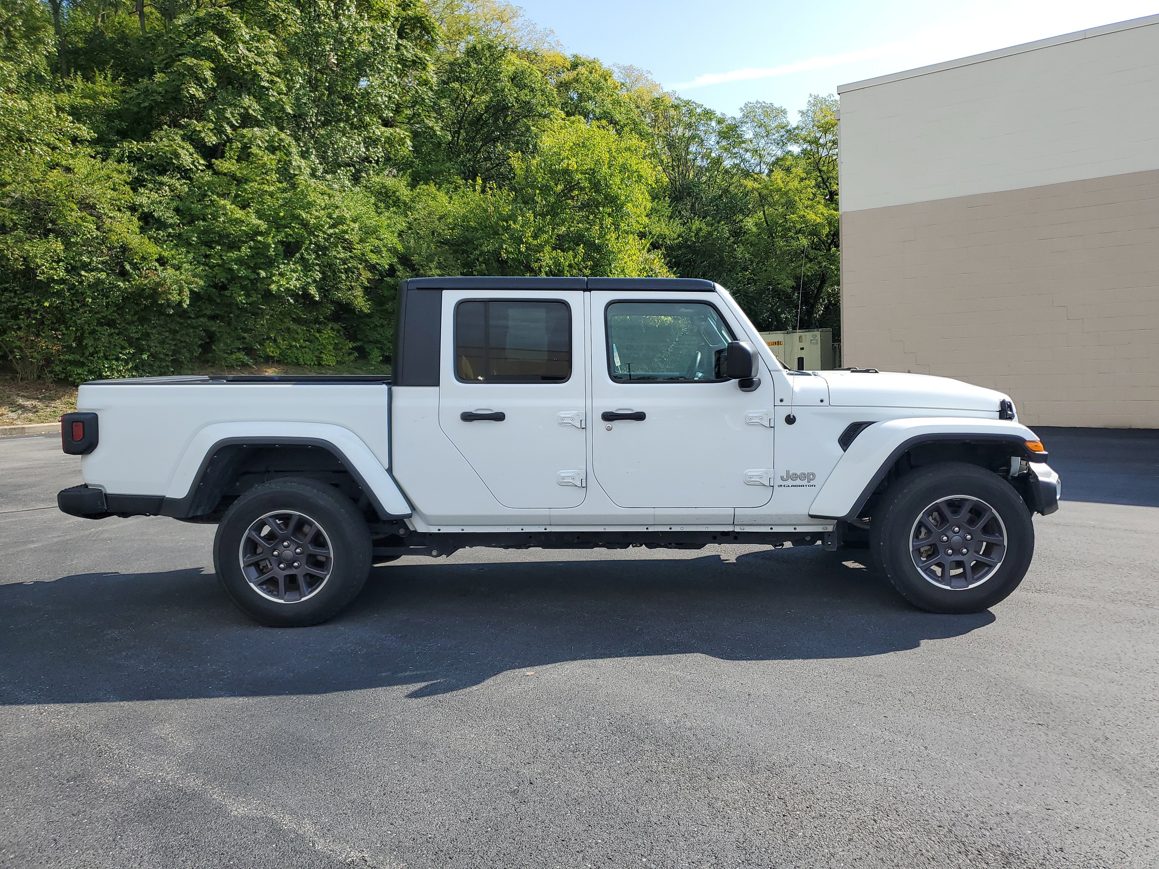 Certified 2023 Jeep Gladiator Overland image 3