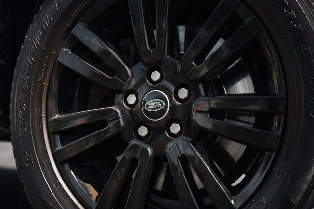 Used 2015 Land Rover LR4 HSE image 2