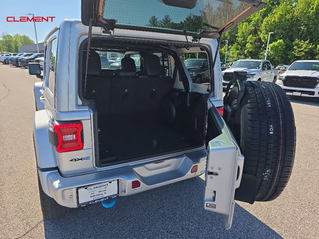 Used 2022 Jeep Wrangler Unlimited Sahara AWD/4WD image 22
