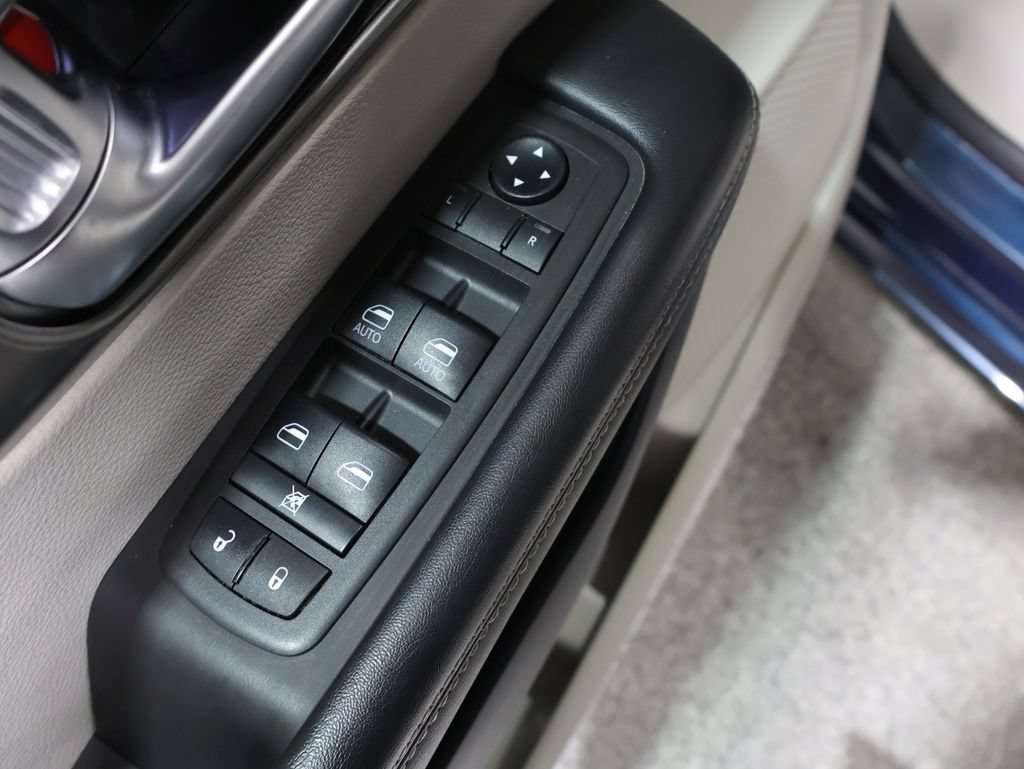 Used 2021 Chrysler Pacifica Touring-L FWD image 20