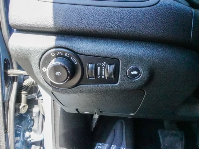 Used 2015 Chrysler 200 S FWD image 16