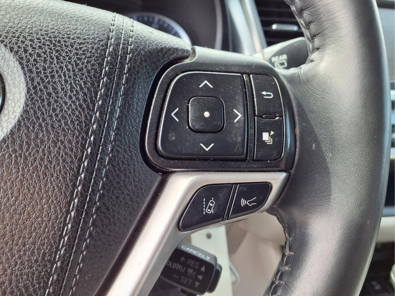 Used 2019 Toyota Highlander Plus AWD/4WD image 23