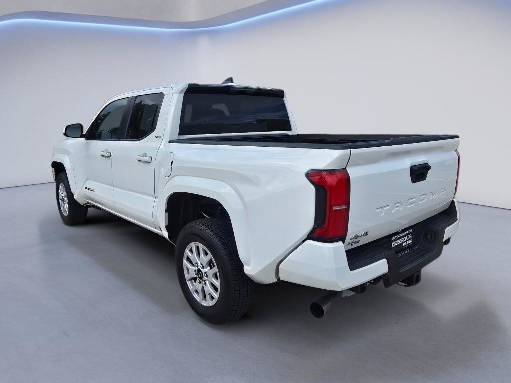 Used 2025 Toyota Tacoma SR5 AWD/4WD image 3