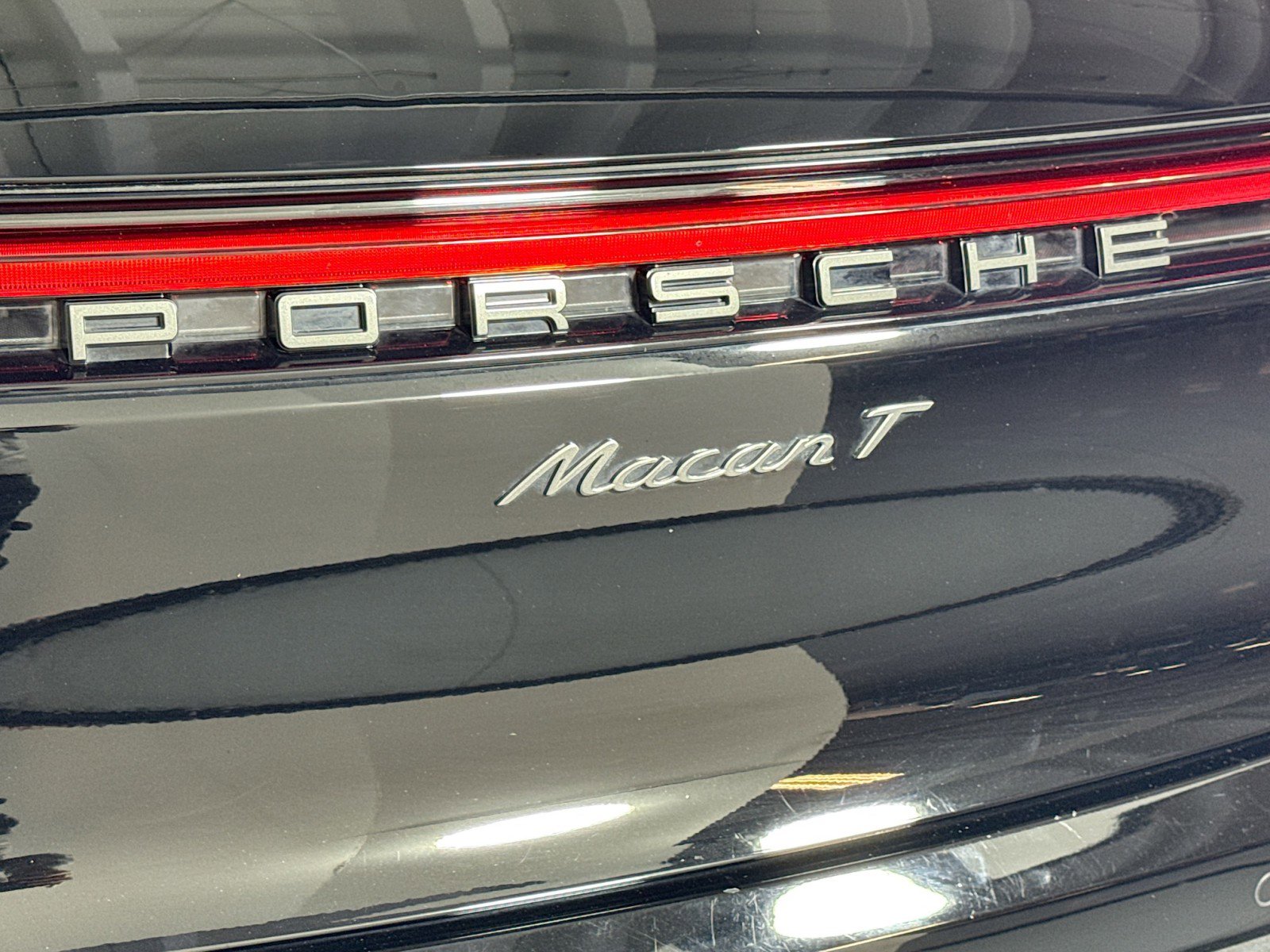 Certified 2024 Porsche Macan Turbo w/ Premium Plus Package image 25