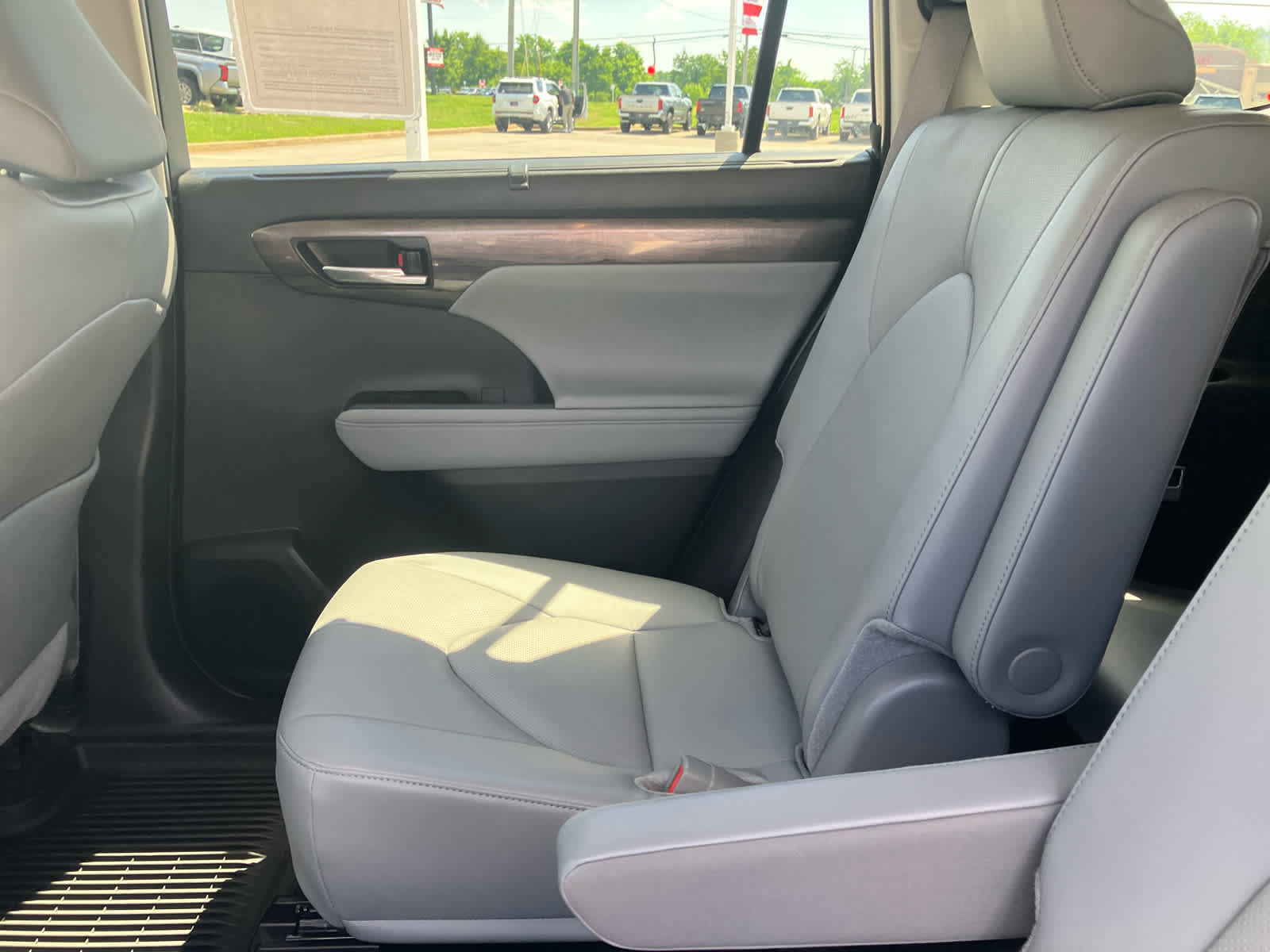 Certified 2025 Toyota Highlander Limited AWD/4WD image 39