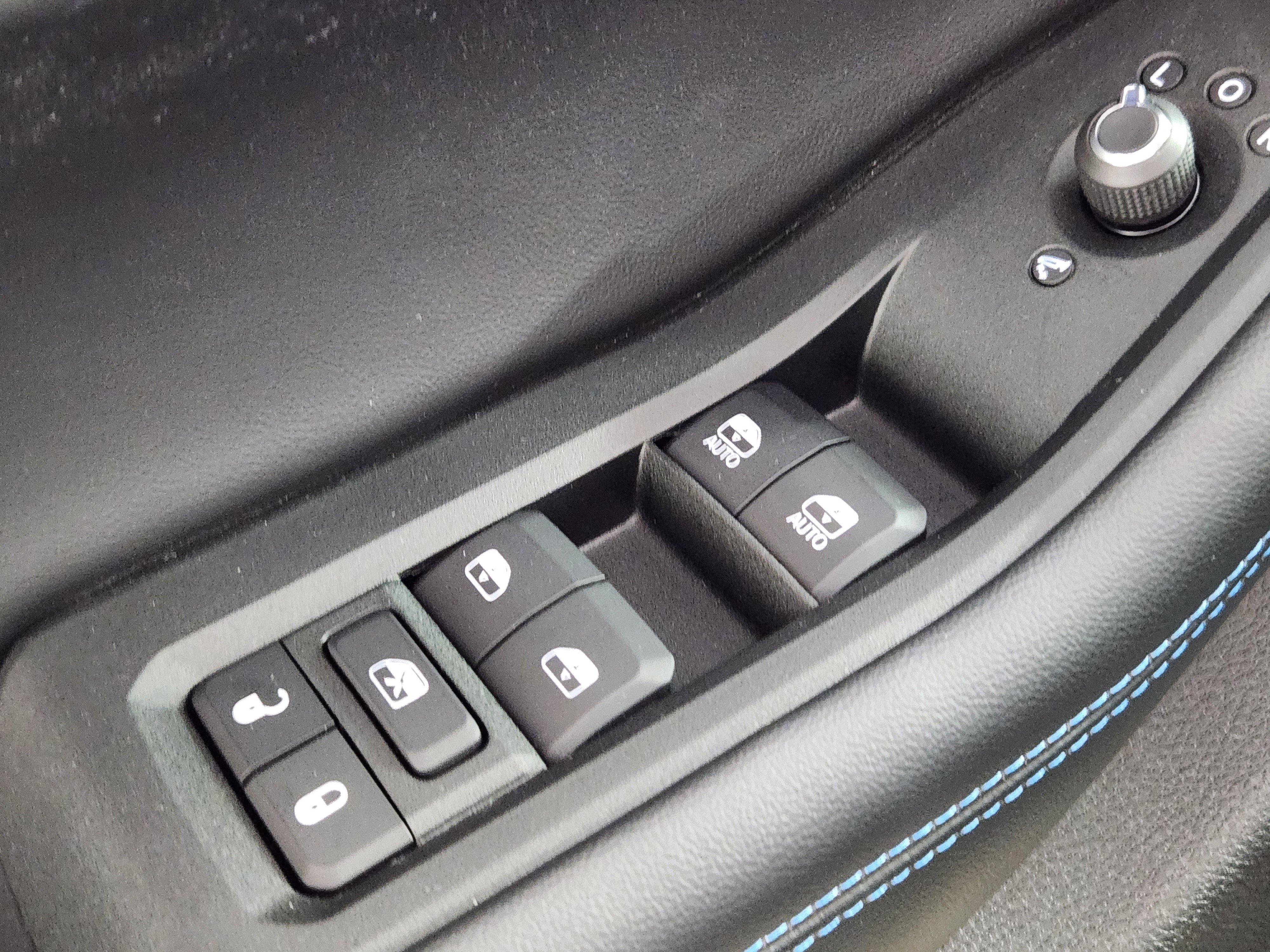 Used 2025 Jeep Grand Cherokee Trailhawk w/ Advanced Protech Group II image 17