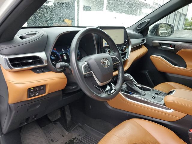 Used 2023 Toyota Highlander Platinum image 19