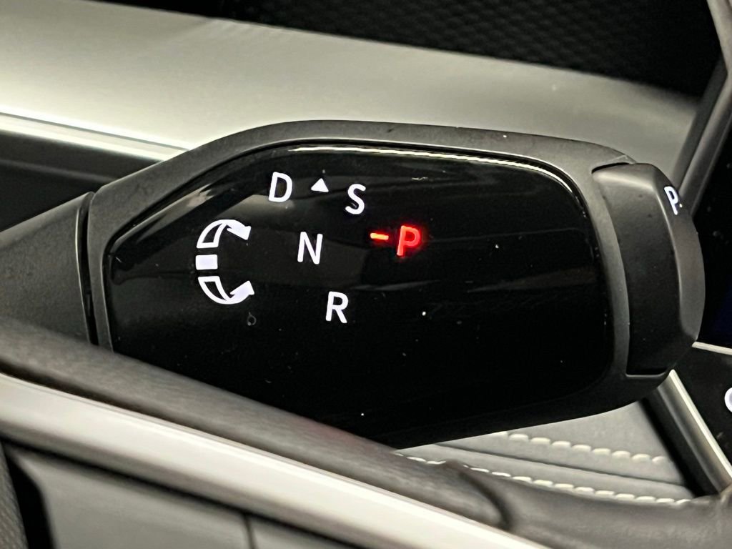 New 2025 Volkswagen Tiguan SE image 18