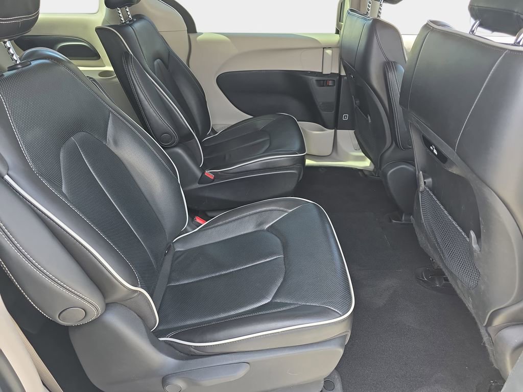 Used 2022 Chrysler Pacifica Limited FWD image 13