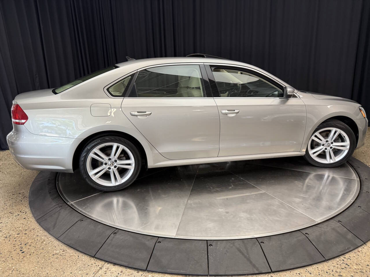 Used 2014 Volkswagen Passat 1.8T SE FWD image 5