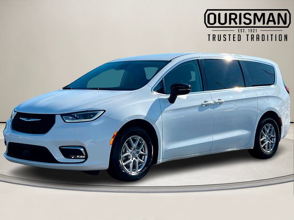 Used 2024 Chrysler Pacifica Touring-L image 2