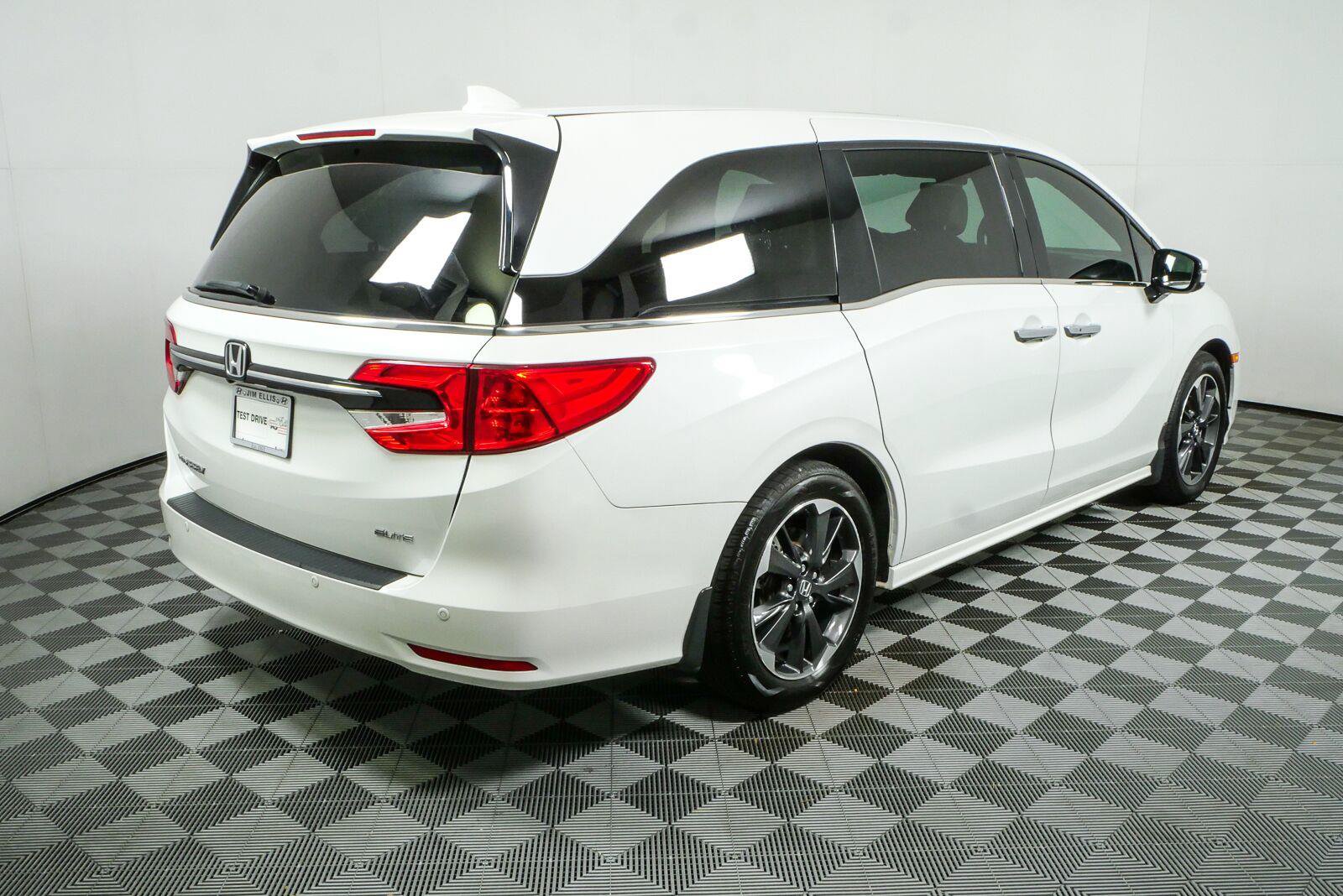Used 2022 Honda Odyssey Elite image 3