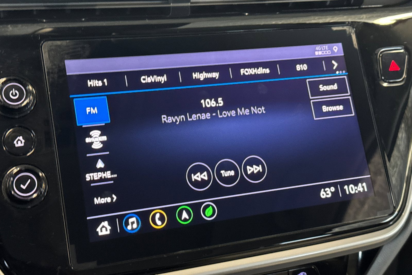 Used 2022 Chevrolet Bolt EUV Premier w/ Sun & Sound Package image 24