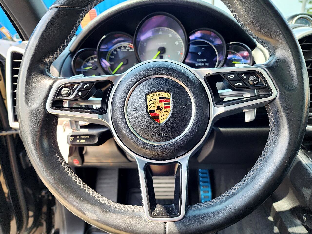 Used 2016 Porsche Cayenne S image 17