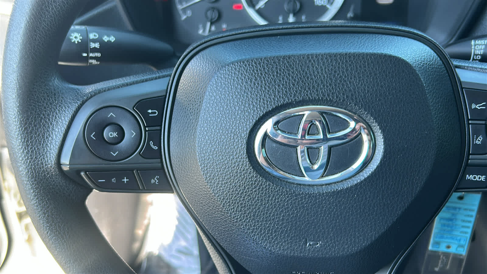 Used 2020 Toyota Corolla LE FWD image 19
