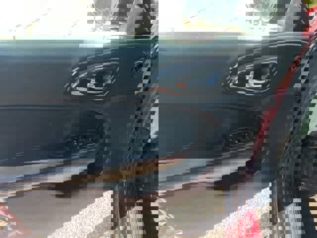 Used 2015 Chrysler 200 Limited image 4