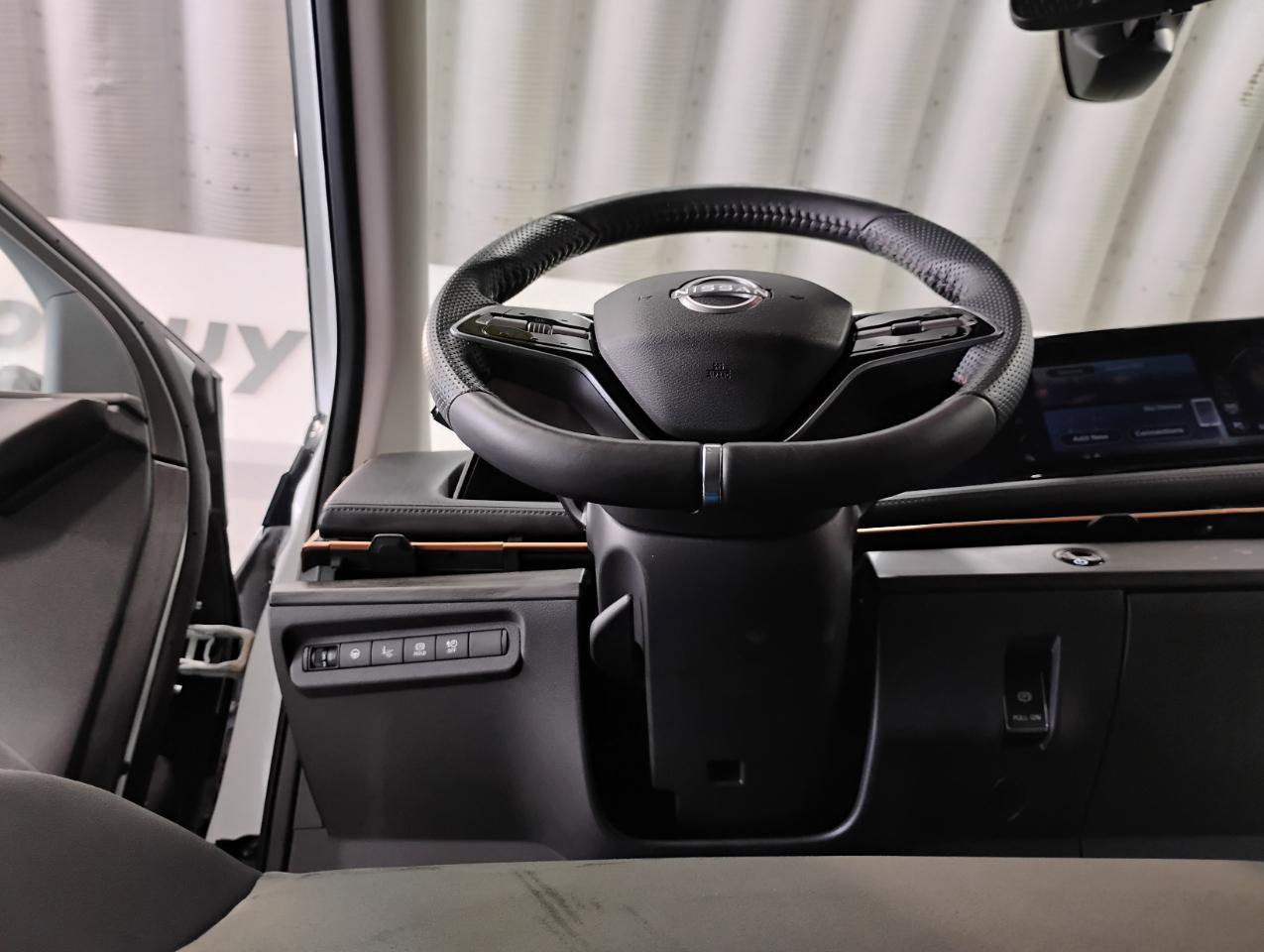 Used 2024 Nissan Ariya AWD image 11