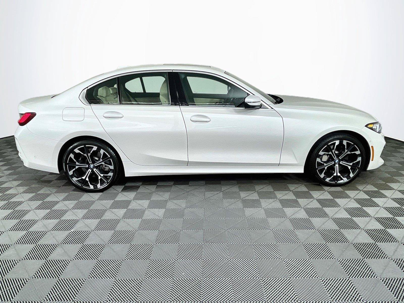 Used 2025 BMW 330i xDrive Sedan w/ Premium Package AWD/4WD image 10