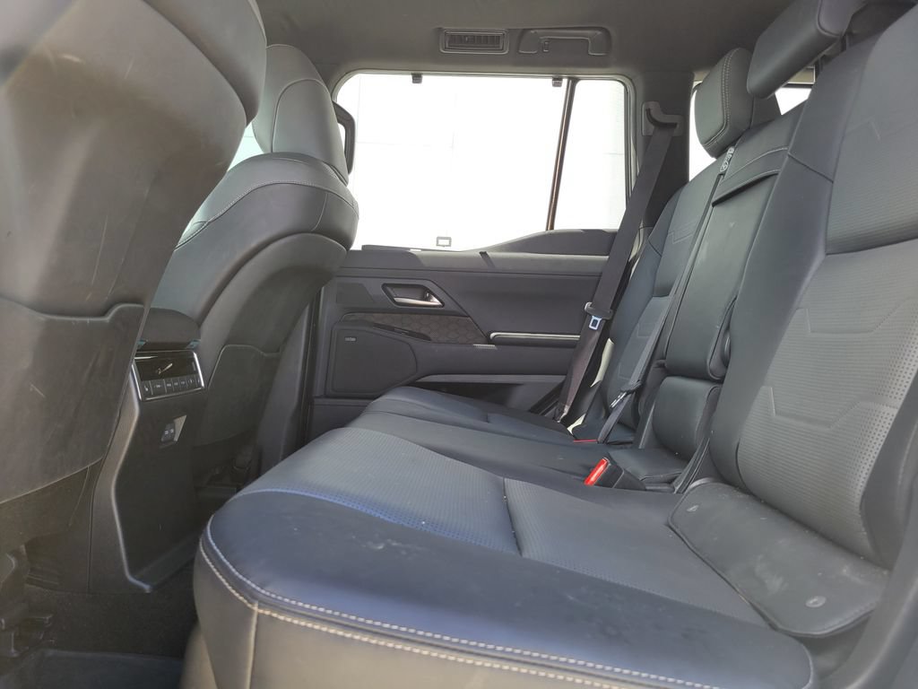 Used 2024 Lexus GX 550 w/ Accessory Package (31) AWD/4WD image 12