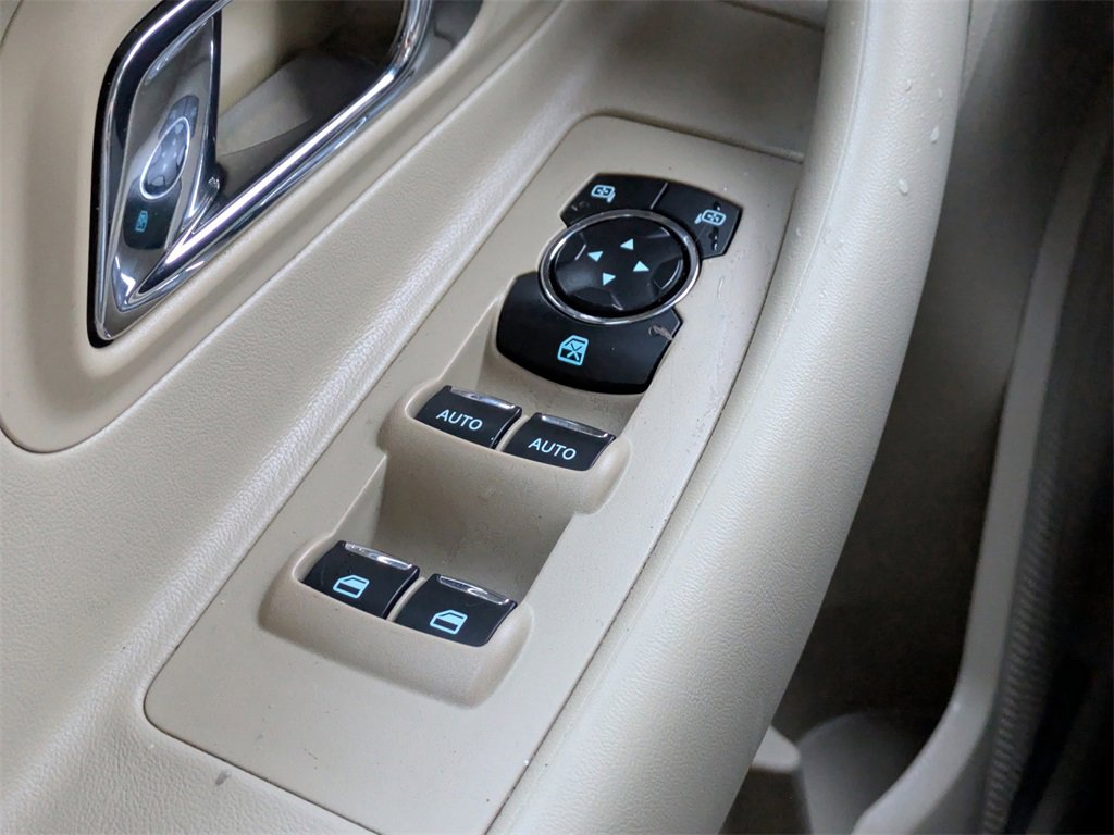 Used 2014 Ford Taurus Limited w/ Equipment Group 301A image 25
