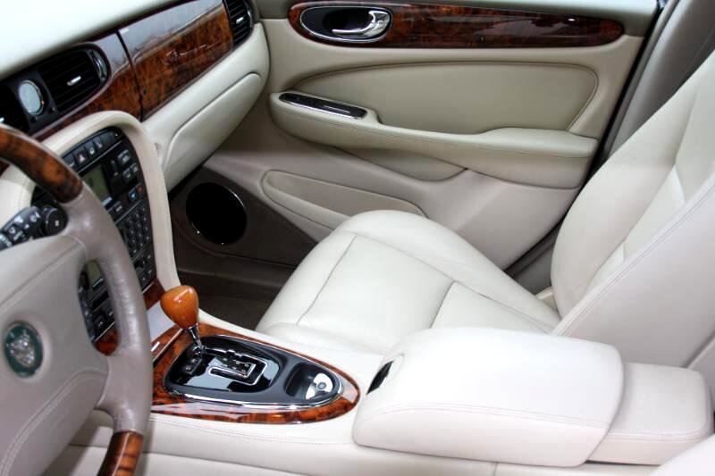 Used 2004 Jaguar XJ8 XJ8 image 34